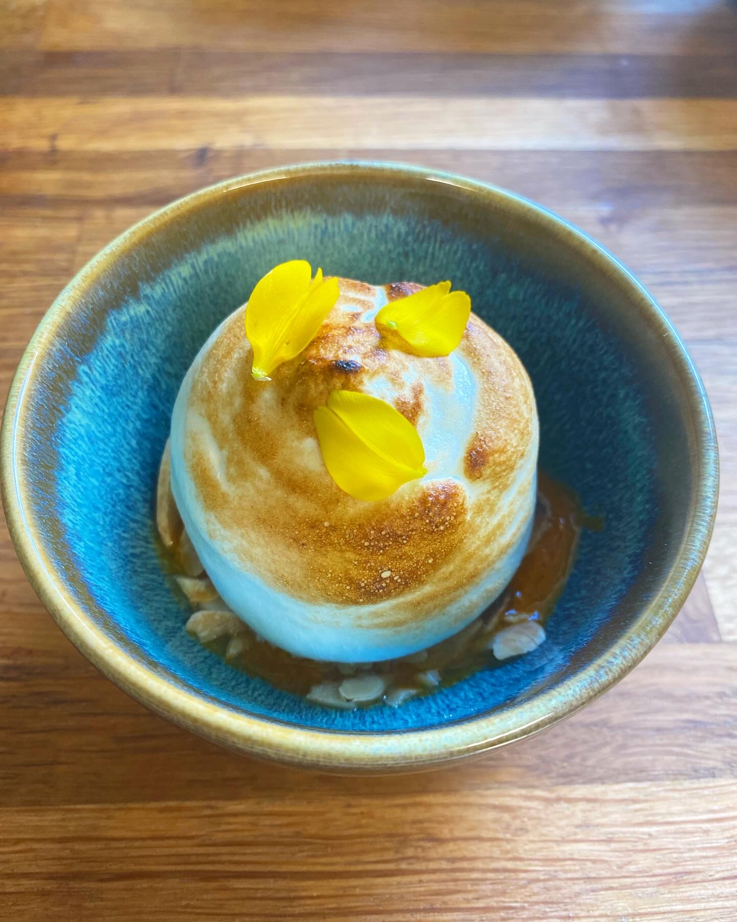 Toasted meringue dessert with edible flowers
